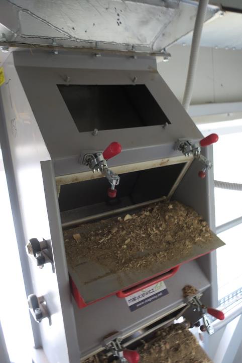 Machines from the biofuel production plant<br>
-4